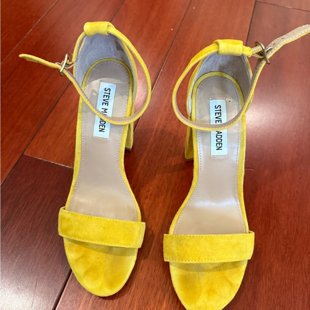 Steve Madden Carrson Yellow Suede Women's Block Heel - Like New - Size 8.5